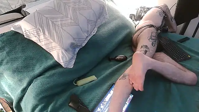 hungbot online show from December 3, 2025, 1:31 pm