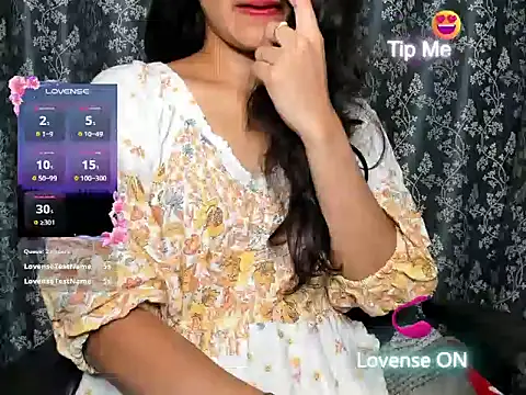 Queen-Bee143 online show from March 2, 2026, 6:04 pm