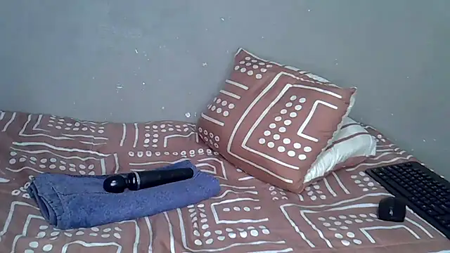 Bellabootie online show from December 4, 2025, 6:38 pm