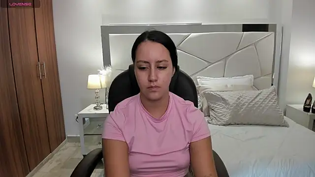 Snapshot of Natasha_Kiim_ chatting on April 16, 2026, 3:40 am Natasha Kiim online show from April 16, 2026, 3:40 am
