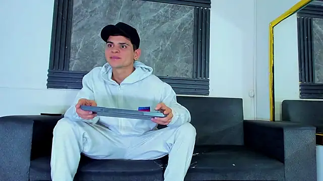 liam coleman25 online show from February 19, 2026, 4:41 am