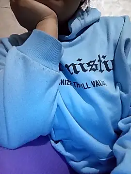 lily sx online show from April 8, 2026, 12:32 am