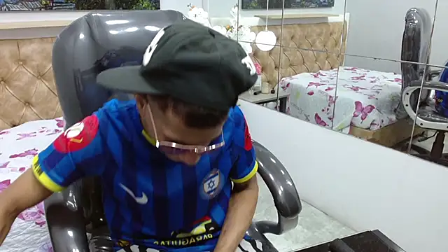 Snapshot of JackBanger_ chatting on November 10, 2025, 12:09 am JackBanger online show from November 10, 2025, 12:09 am