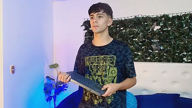 Snapshot of Axel_Draven chatting on October 21, 2025, 10:49 am Axel Draven online show from October 21, 2025, 10:49 am