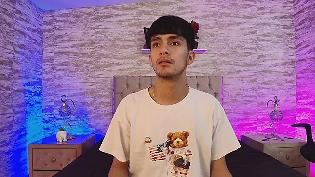 Snapshot of Axel_Draven chatting on November 11, 2025, 11:32 am Axel Draven online show from November 11, 2025, 11:32 am