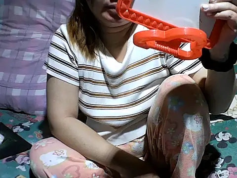 Snapshot of Ella_marie14 chatting on October 23, 2025, 7:29 am Ella marie14 online show from October 23, 2025, 7:29 am