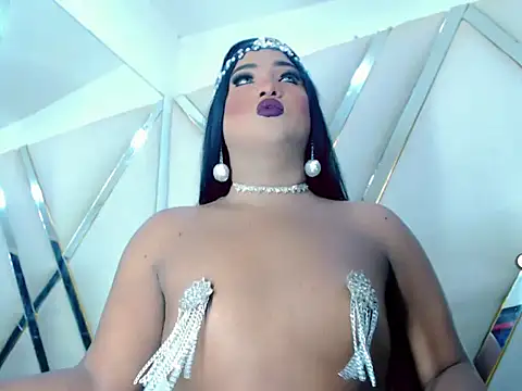 Snapshot of AuroraRoss chatting on October 4, 2025, 6:39 pm AuroraRoss online show from October 4, 2025, 6:39 pm