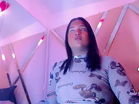 Snapshot of AuroraRoss chatting on October 16, 2025, 7:04 pm AuroraRoss online show from October 16, 2025, 7:04 pm