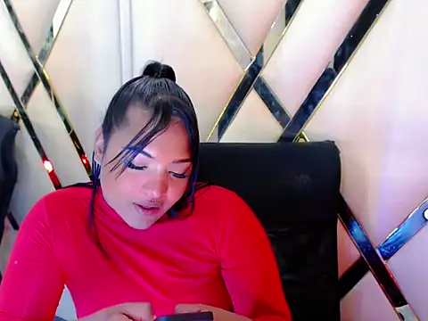 Snapshot of AuroraRoss chatting on October 18, 2025, 11:33 am AuroraRoss online show from October 18, 2025, 11:33 am