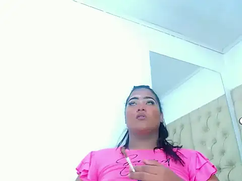 Snapshot of AuroraRoss chatting on October 19, 2025, 4:29 pm AuroraRoss online show from October 19, 2025, 4:29 pm