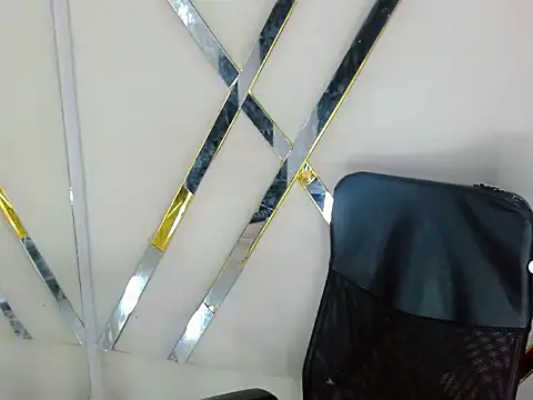 Snapshot of AuroraRoss chatting on November 8, 2025, 7:56 pm AuroraRoss online show from November 8, 2025, 7:56 pm