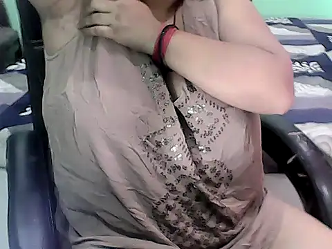 BABITA KUMARII online show from July 28, 2026, 9:03 pm