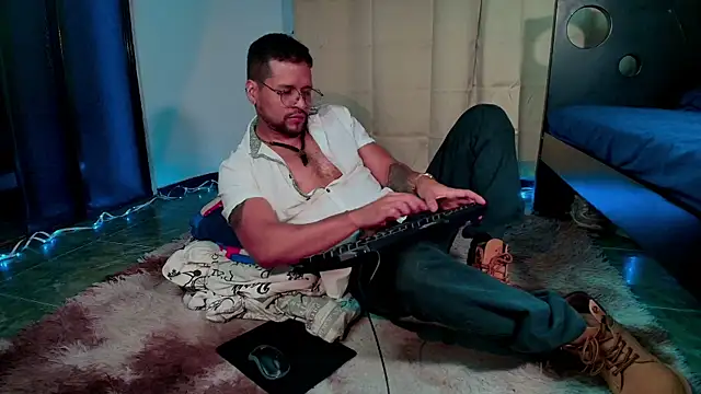 Snapshot of LucasGaeel chatting on October 5, 2025, 10:29 pm LucasGaeel online show from October 5, 2025, 10:29 pm