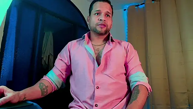 Snapshot of LucasGaeel chatting on November 5, 2025, 10:43 pm LucasGaeel online show from November 5, 2025, 10:43 pm