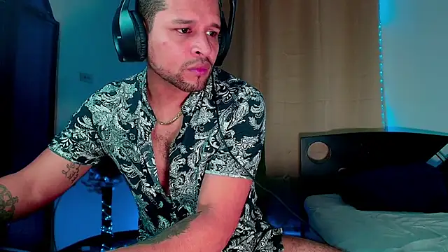 Snapshot of LucasGaeel chatting on November 6, 2025, 11:15 pm LucasGaeel online show from November 6, 2025, 11:15 pm