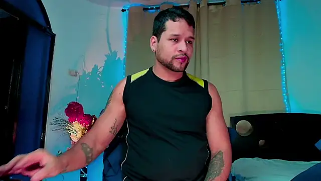 LucasGaeel online show from November 14, 2025, 11:57 pm