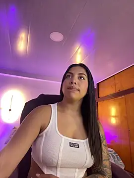 Snapshot of kloe28 chatting on September 27, 2025, 4:06 am kloe28 online show from September 27, 2025, 4:06 am