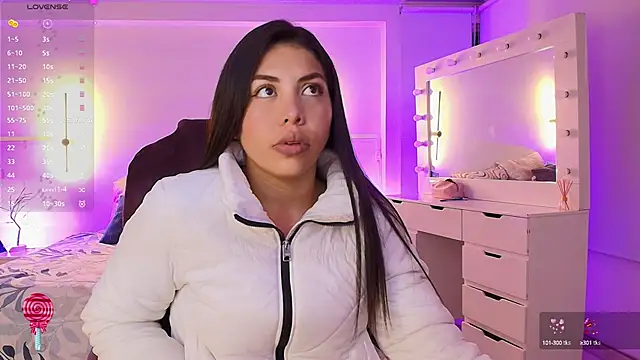 Snapshot of kloe28 chatting on October 4, 2025, 3:48 am kloe28 online show from October 4, 2025, 3:48 am