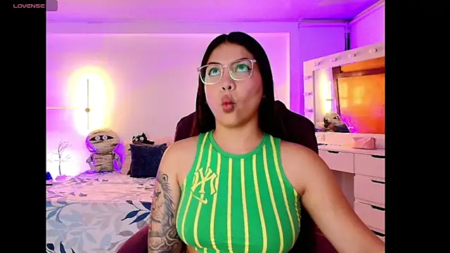 Snapshot of kloe28 chatting on November 4, 2025, 4:00 am kloe28 online show from November 4, 2025, 4:00 am