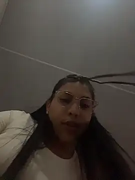 Snapshot of kloe28 chatting on November 5, 2025, 3:39 am kloe28 online show from November 5, 2025, 3:39 am