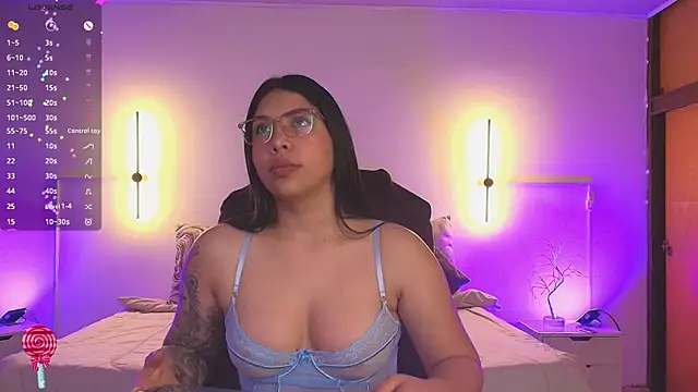 Snapshot of kloe28 chatting on August 3, 2026, 4:00 am kloe28 online show from August 3, 2026, 4:00 am