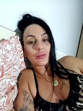 julia031087 online show from September 24, 2025, 10:35 pm