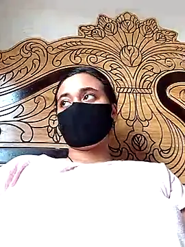 Snapshot of Love_Queen11 chatting on September 26, 2025, 5:44 am Love Queen11 online show from September 26, 2025, 5:44 am