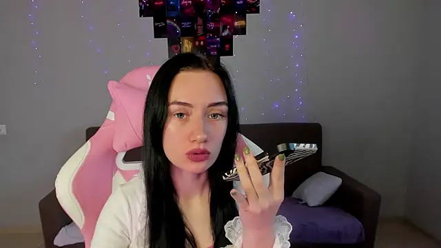 Snapshot of Arina_Meow19 chatting on November 8, 2025, 8:25 am Arina Meow19 online show from November 8, 2025, 8:25 am