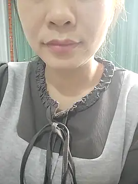 Snapshot of Girl_Shy2000 chatting on November 10, 2025, 2:32 am Girl Shy2000 online show from November 10, 2025, 2:32 am