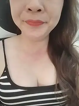 Girl Shy2000 online show from June 4, 2026, 4:40 am