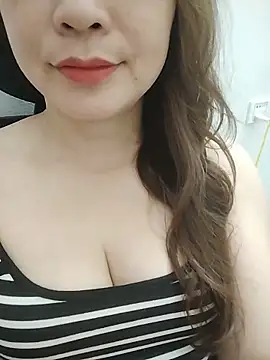 Girl Shy2000 online show from June 12, 2026, 3:33 pm