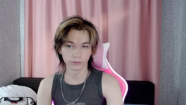 Snapshot of evan_reinhart chatting on October 3, 2025, 4:15 pm evan reinhart online show from October 3, 2025, 4:15 pm