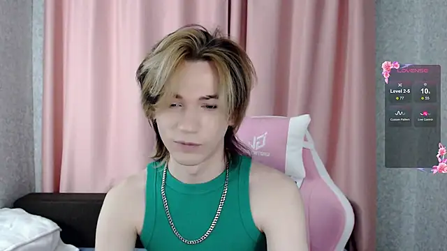 Snapshot of evan_reinhart chatting on October 12, 2025, 3:22 pm evan reinhart online show from October 12, 2025, 3:22 pm