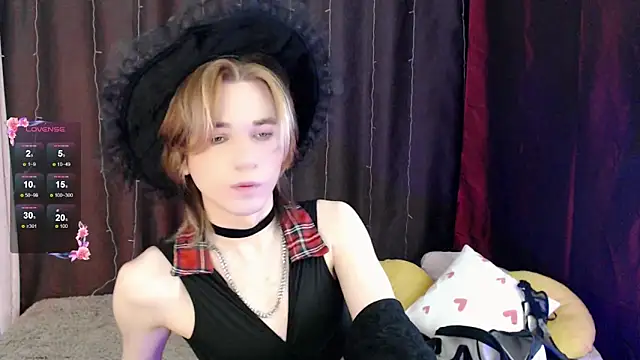 Snapshot of evan_reinhart chatting on October 28, 2025, 12:30 pm evan reinhart online show from October 28, 2025, 12:30 pm