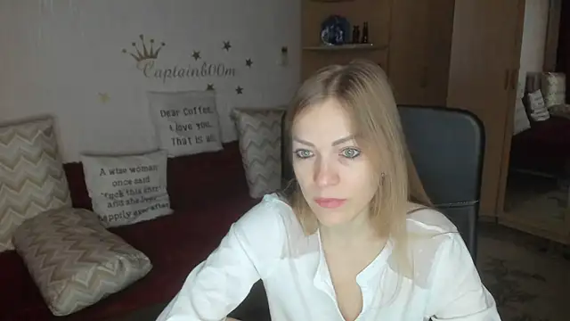 Snapshot of Tiffany_Bates chatting on October 3, 2025, 3:25 am Tiffany Bates online show from October 3, 2025, 3:25 am