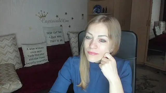 Snapshot of Tiffany_Bates chatting on October 6, 2025, 3:26 am Tiffany Bates online show from October 6, 2025, 3:26 am