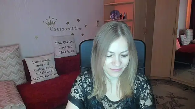 Snapshot of Tiffany_Bates chatting on October 17, 2025, 3:42 am Tiffany Bates online show from October 17, 2025, 3:42 am