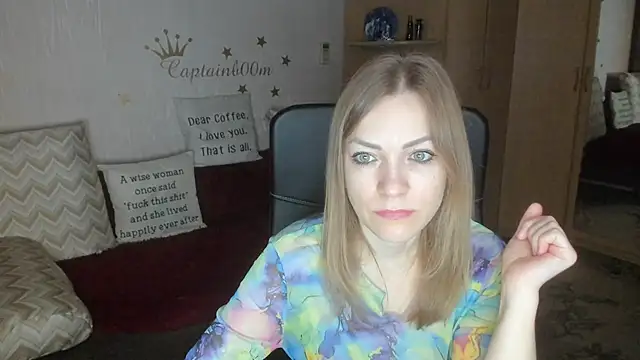 Tiffany Bates online show from November 22, 2025, 3:38 am