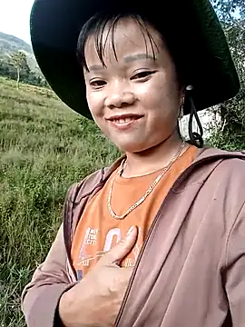 Snapshot of Samyy_xx chatting on October 17, 2025, 12:25 am Samyy xx online show from October 17, 2025, 12:25 am