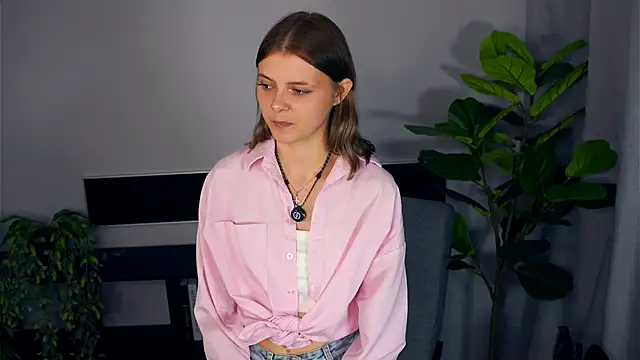 JeanieHelget online show from September 25, 2025, 6:22 pm