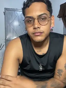 AaronMars  online show from October 9, 2025, 11:03 pm