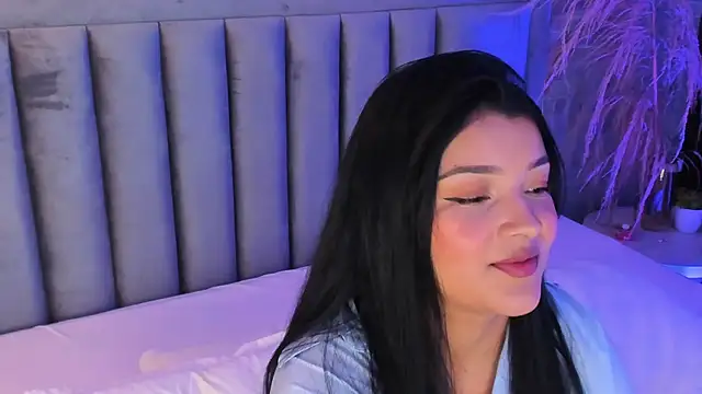 Snapshot of EmmaBlossom chatting on September 27, 2025, 7:19 pm EmmaBlossom online show from September 27, 2025, 7:19 pm