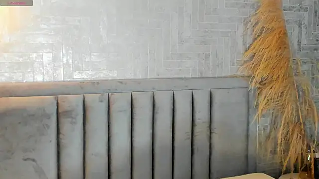 Snapshot of EmmaBlossom chatting on October 4, 2025, 7:34 pm EmmaBlossom online show from October 4, 2025, 7:34 pm