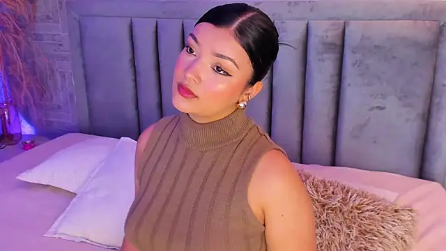 Snapshot of EmmaBlossom chatting on October 6, 2025, 6:49 pm EmmaBlossom online show from October 6, 2025, 6:49 pm