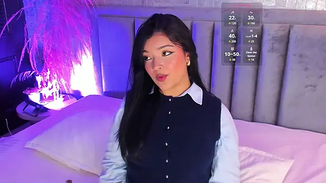 Snapshot of EmmaBlossom chatting on October 8, 2025, 7:33 pm EmmaBlossom online show from October 8, 2025, 7:33 pm