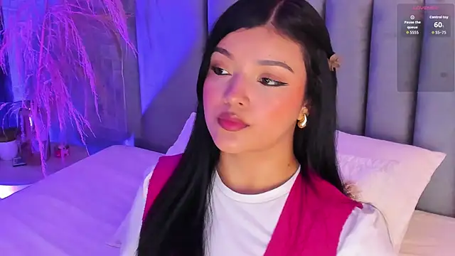 Snapshot of EmmaBlossom chatting on October 9, 2025, 6:28 pm EmmaBlossom online show from October 9, 2025, 6:28 pm