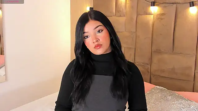 Snapshot of EmmaBlossom chatting on October 10, 2025, 7:24 pm EmmaBlossom online show from October 10, 2025, 7:24 pm