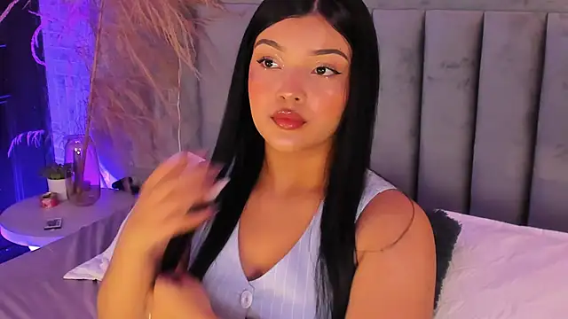 Snapshot of EmmaBlossom chatting on October 18, 2025, 8:09 pm EmmaBlossom online show from October 18, 2025, 8:09 pm