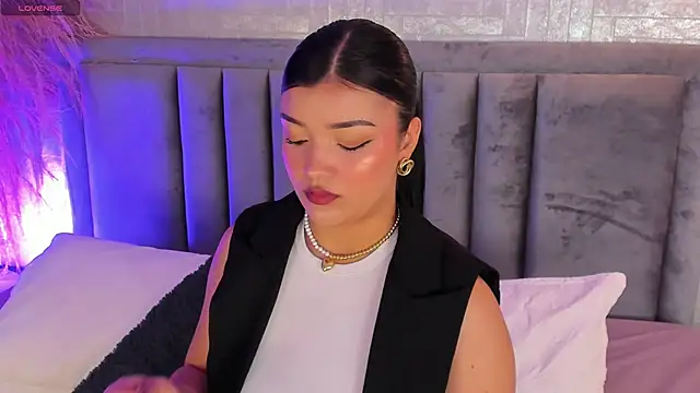 Snapshot of EmmaBlossom chatting on October 19, 2025, 3:12 pm EmmaBlossom online show from October 19, 2025, 3:12 pm