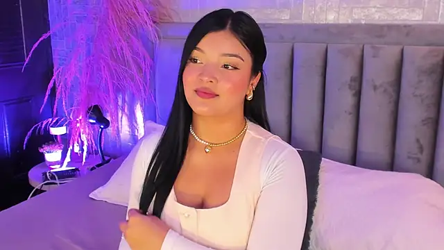 Snapshot of EmmaBlossom chatting on October 23, 2025, 7:34 pm EmmaBlossom online show from October 23, 2025, 7:34 pm